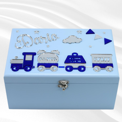 Kutija Uspomena s Vlakićem BlaMar - 3 - Personalizirana kutija uspomena dekorirana akrilnim vlakićem s podacima o rođenju i im Kutija Uspomena s Vlakićem BlaMar - 3 - Personalizirana kutija uspomena dekorirana akrilnim vlakićem s podacima o rođenju i im