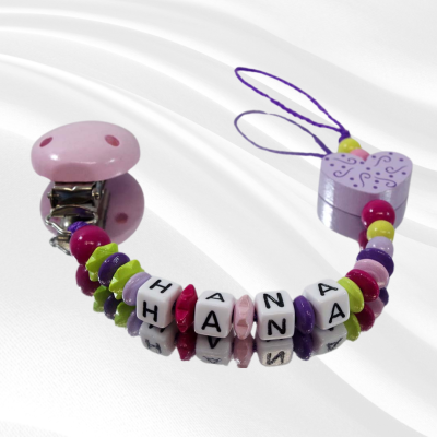 Vezica za dudu - Srce BlaMar - 1 - Naša personalizirana vezica za dudu, izrađena od visokokvalitetnih materijala, savršen je po