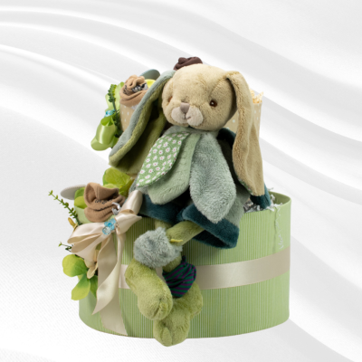 Torta od pelena zeko - Benji BlaMar - 1 - Torta od pelena Zeko - Benji je savršen poklon za novorođenče. Izrađena od Bella Baby