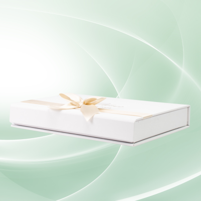 LuxeBox Petite BlaMar - 1 - LuxeBox Petite je ručno izrađena kutija od kvalitetne knjigoveške ljepenke, presvučena furnirom vin