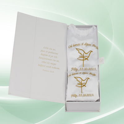 LuxeBox Angel BlaMar - 2 - LuxeBox Angel je čvrsta i luksuzna kutija za svijeću (50x300 mm) i krsnu košuljicu. Izrađena od vini