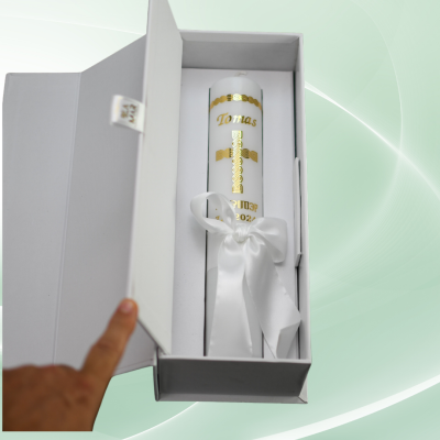 LuxeBox Angel BlaMar - 3 - LuxeBox Angel je čvrsta i luksuzna kutija za svijeću (50x300 mm) i krsnu košuljicu. Izrađena od vini