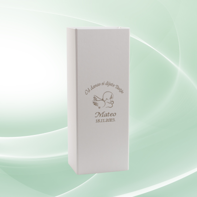 LuxeBox Angel BlaMar - 1 - LuxeBox Angel je čvrsta i luksuzna kutija za svijeću (50x300 mm) i krsnu košuljicu. Izrađena od vini