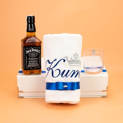 Premium Whiskey Box - 2 - Ekskluzivni poklon box koji uključuje čašu s graviranom posvetom, Jack Daniel's whiskey, ručnik s ve Premium Whiskey Box - 2 - Ekskluzivni poklon box koji uključuje čašu s graviranom posvetom, Jack Daniel's whiskey, ručnik s ve