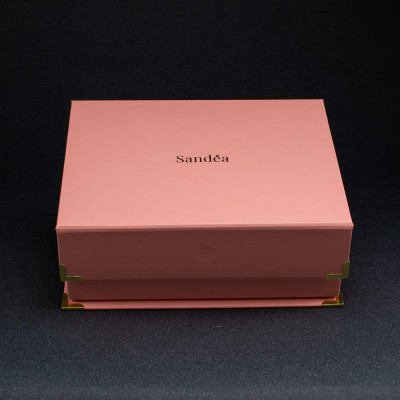 Luxe Box N°40 – Život je lijep Sandéa - 3 - Luxe Box N°40 je luksuzni poklon set dizajniran za one koji cijene eleganciju i sof