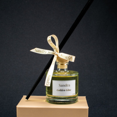 Golden Glow – Luksuzni mirisni difuzor Sandéa - 1 - Golden Glow difuzor unosi toplinu i sofisticiranost u svaki prostor. Spoj s
