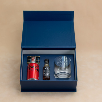 Kumstvo Kit BlaMar - 2 - Kumstvo Kit uključuje graviranu čašu, Jack Daniels s personaliziranom naljepnicom (50 ml), Coca-Colu ( Kumstvo Kit BlaMar - 2 - Kumstvo Kit uključuje graviranu čašu, Jack Daniels s personaliziranom naljepnicom (50 ml), Coca-Colu (