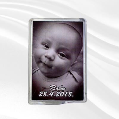Magnetić s fotografijom BlaMar - 1 - Dajte svojim gostima trajan suvenir s personaliziranim magnetom s fotografijom djeteta.
