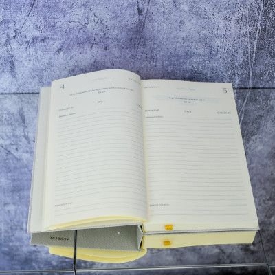 Molitveni dnevnik - 365 dana s Biblijom Verbum - 4 - Molitveni dnevnik za 365 dana vodi vas kroz cijelu Bibliju, nudeći svakodn Molitveni dnevnik - 365 dana s Biblijom Verbum - 4 - Molitveni dnevnik za 365 dana vodi vas kroz cijelu Bibliju, nudeći svakodn