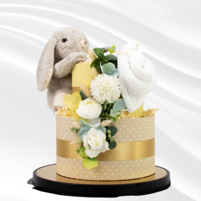 Torta od pelena - Zeko BlaMar - 1 - Oduševite novopečene roditelje s našom luksuznom tortom od pelena koja dolazi s igračkom pl Torta od pelena - Zeko BlaMar - 1 - Oduševite novopečene roditelje s našom luksuznom tortom od pelena koja dolazi s igračkom pl